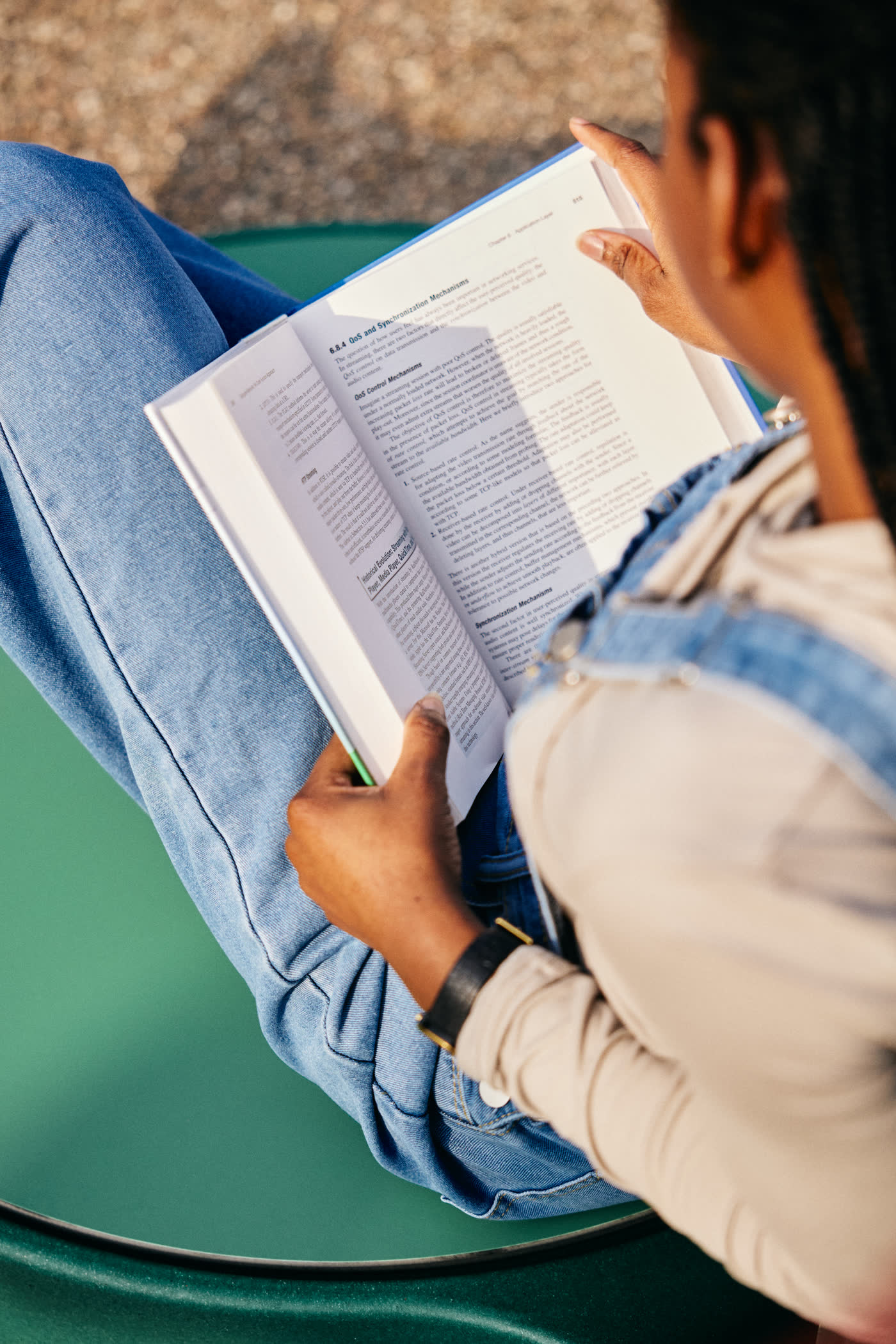 Reading on a green Circus module